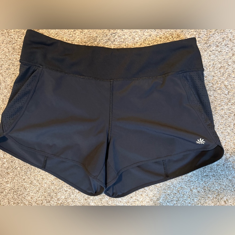Athleta Black Ready Set Go mid rise shorts size small